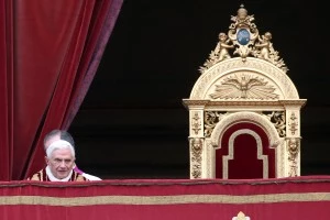 Pope Benedict XVI Delivers His Urbi Et Orbi Blessing